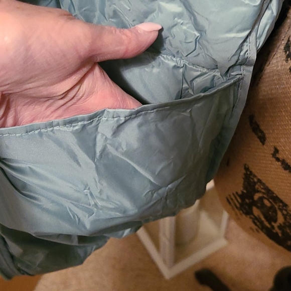 ๐ฃNew cute puffer coat๐ฃ - Picture 7 of 9